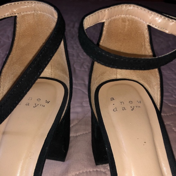 Heels - Picture 2 of 4